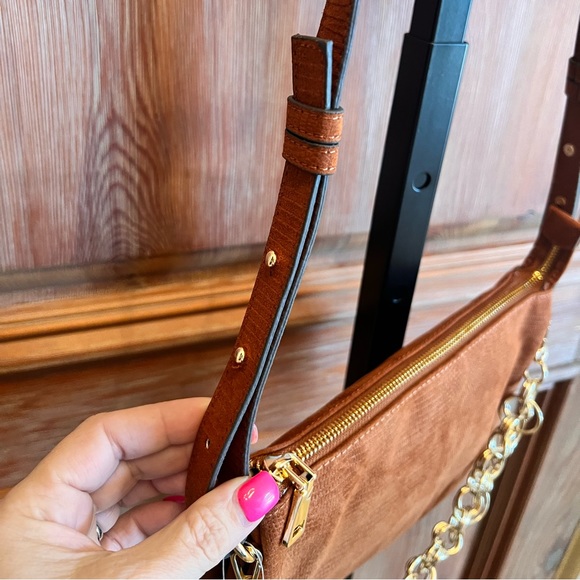 NWT INC Camel Lizard Crossbody bag with Gold tone chain in front - Picture 10 of 14